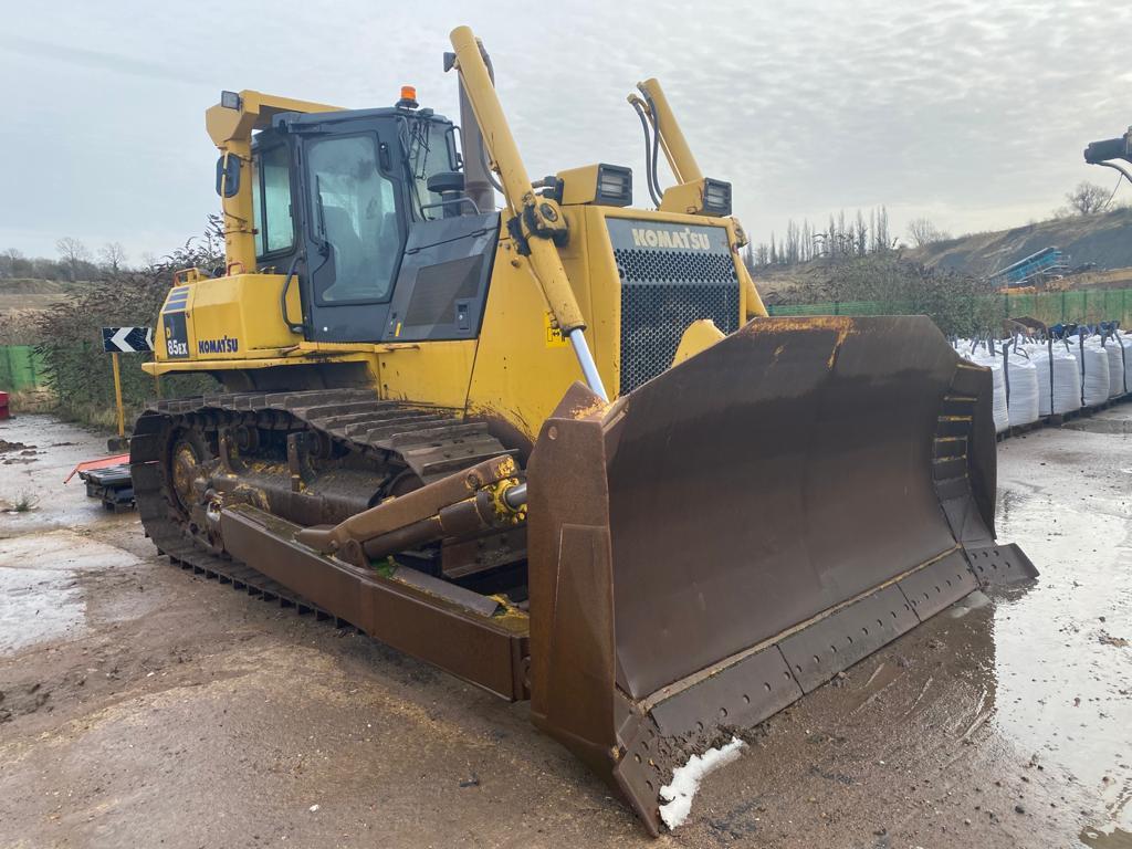Bulldozers Komatsu Komatsu D85EX-15E0